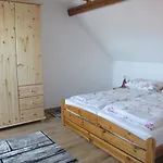 Pustane * Neu Zauche