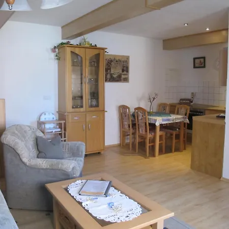 Pustane * Neu Zauche