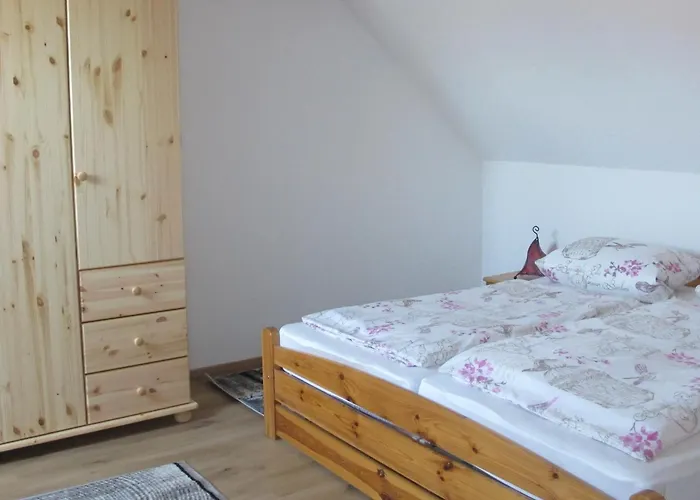 Pustane * Neu Zauche